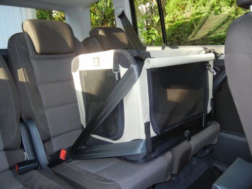 Mealson Soft Kennel Stoffkäfig 82x59x59 cm Soft-Kennel-in-car_17.jpg