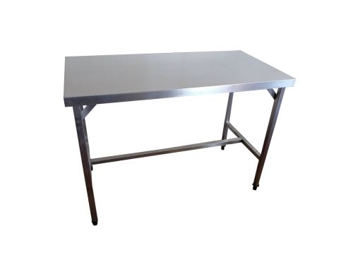 Tierärztlicher Behandlungstisch mit Rollen  stół nowy.jpg